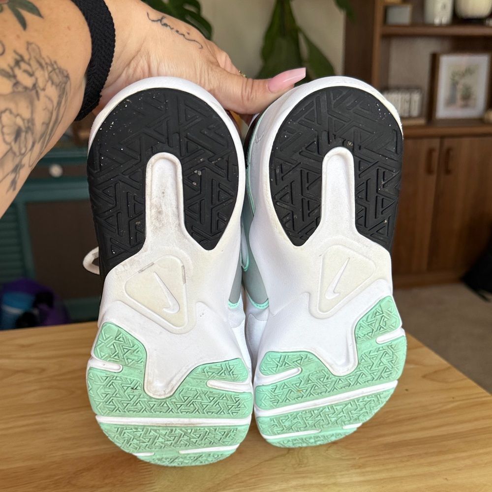 Nike Essential 2 Women's White and Mint Green Sneakers - Size 8.5 - Picture 7 of 10